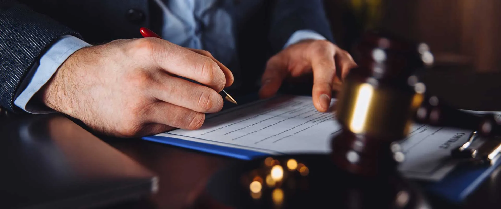 Acte notariale Iași și Popricani – semnarea unui contract la notar